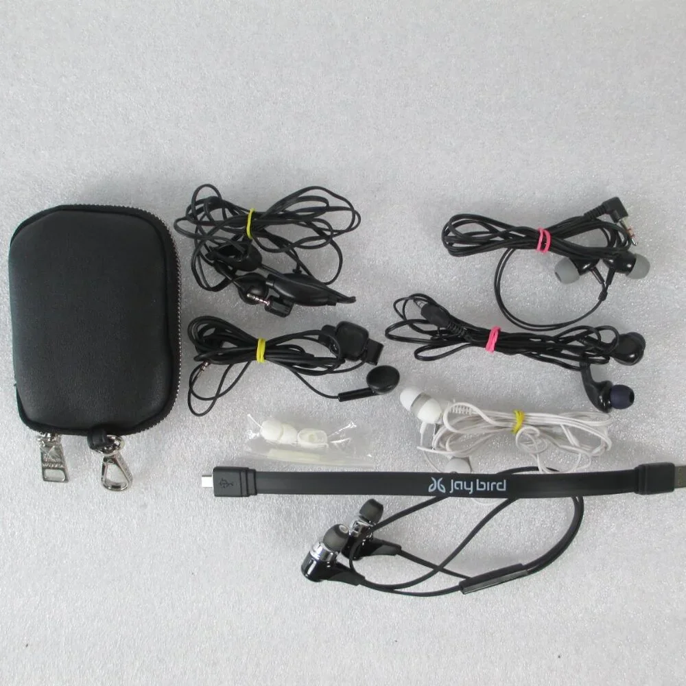 BUNDLE OF 6 EARPODS HEADPHONES